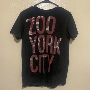 Men’s Small ZOO YORK graphic tee
